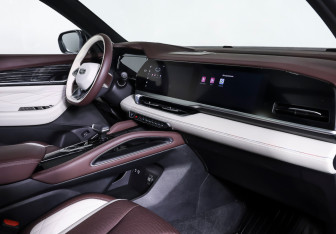 Подержанный автомобиль Geely Monjaro 2023 года (11 фото)