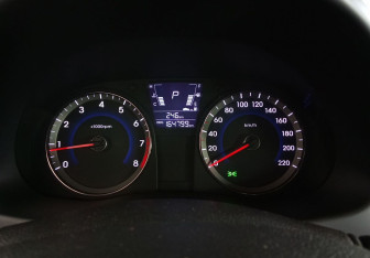 Подержанный автомобиль Hyundai Solaris Hatchback 2011 года (13 фото)