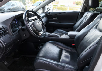 Подержанный автомобиль Lexus RX 2015 года (16 фото)