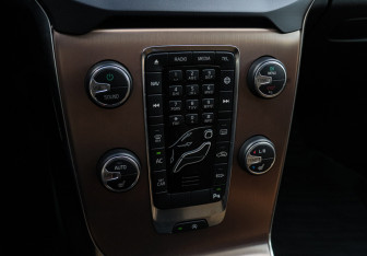 Подержанный автомобиль Volvo V40 Cross Country 2019 года (17 фото)
