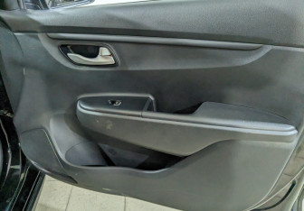 Подержанный автомобиль Kia Rio Hatchback 2020 года (20 фото)