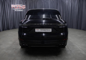 Подержанный автомобиль Porsche Cayenne 2018 года (6 фото)
