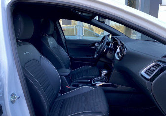 Подержанный автомобиль Kia Ceed Wagon 2021 года (31 фото)
