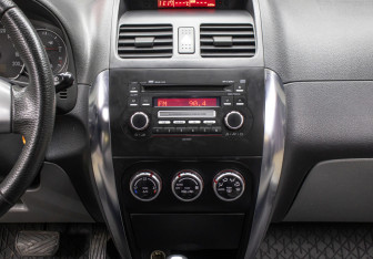 Подержанный автомобиль Suzuki SX4 Hatchback 2008 года (15 фото)