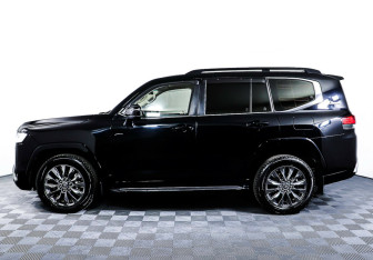 Подержанный автомобиль Toyota Land Cruiser Suv 2021 года (3 фото)