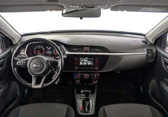 Подержанный автомобиль Kia Rio Hatchback 2021 года (14 фото)
