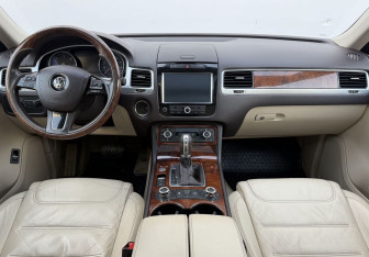 Подержанный автомобиль Volkswagen Touareg 2013 года (17 фото)