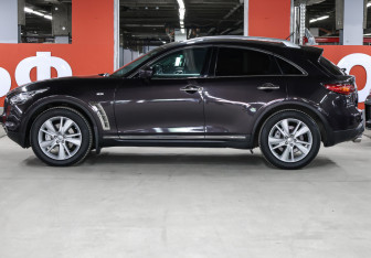 Подержанный автомобиль Infiniti FX 2012 года (8 фото)