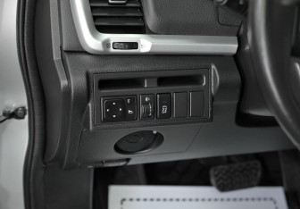 Подержанный автомобиль DongFeng AX7 2017 года (10 фото)