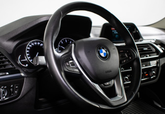 Подержанный автомобиль BMW X4 2019 года (13 фото)