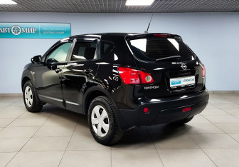 Подержанный автомобиль Nissan Qashqai 2009 года (7 фото)