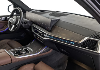 Подержанный автомобиль BMW X7 2024 года (11 фото)