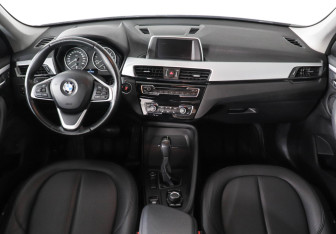 Подержанный автомобиль BMW X1 2016 года (11 фото)