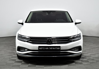Подержанный автомобиль Volkswagen Passat Sedan 2021 года (2 фото)