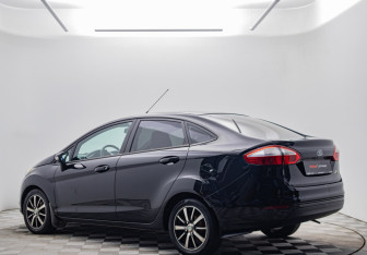 Подержанный автомобиль Ford Fiesta Sedan 2015 года (7 фото)