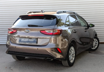 Подержанный автомобиль Kia Ceed Hatchback 2019 года (5 фото)