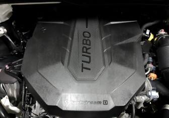 Подержанный автомобиль Kia Carnival 2021 года (9 фото)