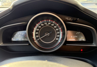 Подержанный автомобиль Mazda 3 Sedan 2015 года (20 фото)