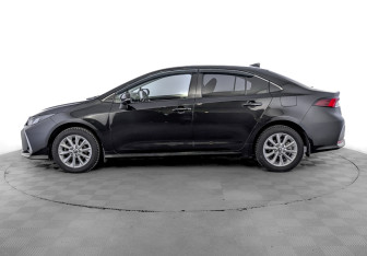 Подержанный автомобиль Toyota Corolla Sedan 2019 года (8 фото)