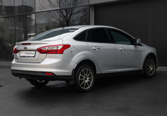Подержанный автомобиль Ford Focus Sedan 2011 года (4 фото)