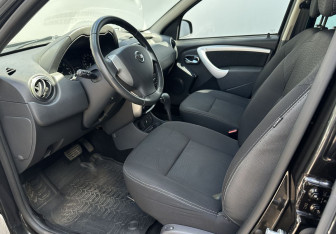 Подержанный автомобиль Nissan Terrano 2015 года (9 фото)