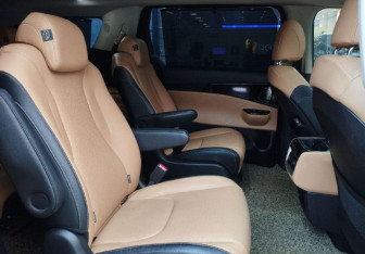 Подержанный автомобиль Kia Carnival 2020 года (11 фото)