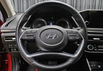 Подержанный автомобиль Hyundai Sonata 2019 года (17 фото)