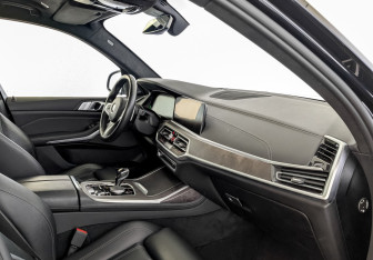 Подержанный автомобиль BMW X7 2020 года (11 фото)