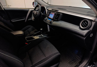 Подержанный автомобиль Toyota RAV4 2019 года (7 фото)