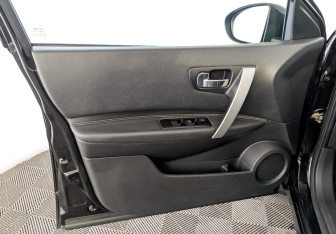 Подержанный автомобиль Nissan Qashqai 2008 года (19 фото)