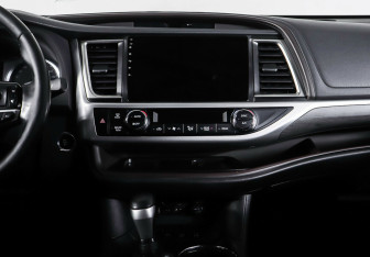 Подержанный автомобиль Toyota Highlander 2019 года (13 фото)