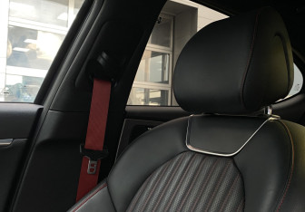 Подержанный автомобиль Genesis G70 2020 года (31 фото)