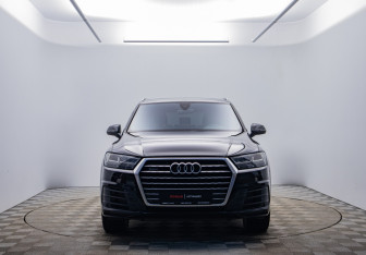 Подержанный автомобиль Audi Q7 2015 года (2 фото)