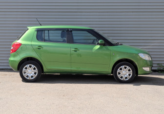 Подержанный автомобиль Skoda Fabia Hatchback 2012 года (4 фото)