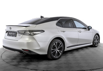Подержанный автомобиль Toyota Camry Sedan 2020 года (5 фото)