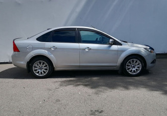Подержанный автомобиль Ford Focus Sedan 2010 года (4 фото)