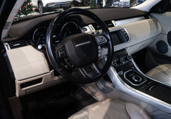 Подержанный автомобиль Land Rover Range Rover Evoque 2017 года (15 фото)