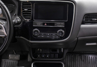 Подержанный автомобиль Mitsubishi Outlander 2019 года (15 фото)