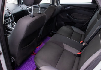 Подержанный автомобиль Ford Focus Hatchback 2011 года (11 фото)