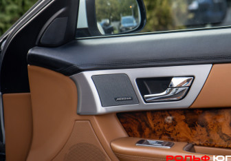 Подержанный автомобиль Jaguar XF Sedan 2014 года (12 фото)