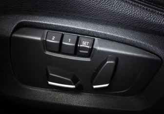 Подержанный автомобиль BMW X6 2015 года (17 фото)