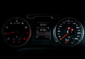 Подержанный автомобиль Audi Q3 2013 года (10 фото)