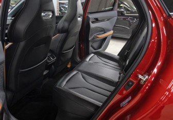 Подержанный автомобиль Changan UNI-V 2023 года (10 фото)