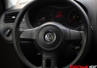 Подержанный автомобиль Volkswagen Polo Sedan 2010 года (12 фото)