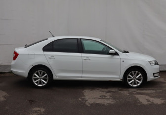 Подержанный автомобиль Skoda Rapid Liftback 2015 года (7 фото)