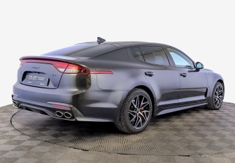 Подержанный автомобиль Kia Stinger 2023 года (5 фото)