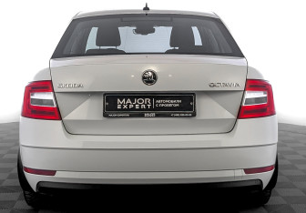 Подержанный автомобиль Skoda Octavia Liftback 2018 года (6 фото)