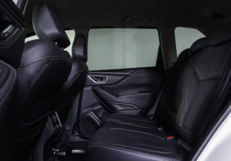 Подержанный автомобиль Subaru Forester Suv 2018 года (11 фото)