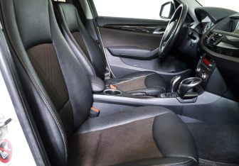 Подержанный автомобиль BMW X1 2013 года (11 фото)