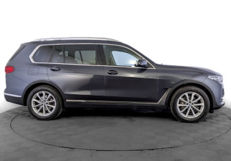 Подержанный автомобиль BMW X7 2019 года (4 фото)